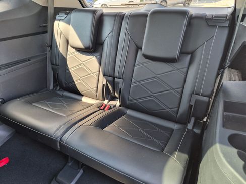 Used 2024 Volkswagen Atlas SE w/ Panoramic Sunroof Package FWD image 31