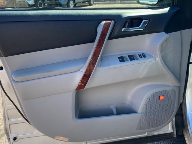 Used 2013 Toyota Highlander Limited AWD/4WD image 6