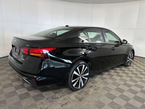 Used 2020 Nissan Altima 2.5 SR w/ Premium Package image 3