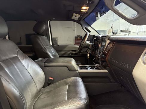 Used 2014 Ford F250 Lariat w/ Lariat Interior Package image 28