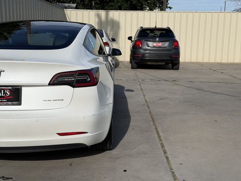 Used 2022 Tesla Model 3 Long Range AWD/4WD image 11