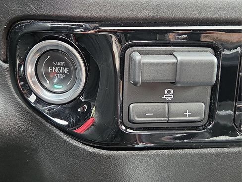 Used 2025 Chevrolet Silverado 2500 High Country w/ Technology Package image 17