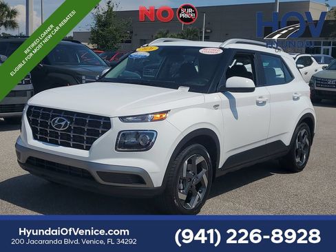 Certified 2026 Hyundai Venue SEL FWD image 4
