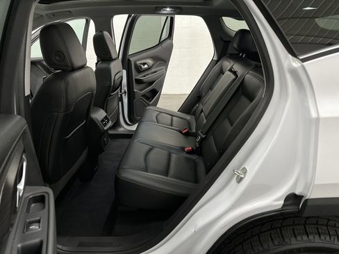 Used 2022 GMC Terrain SLT w/ Infotainment Package II AWD/4WD image 22