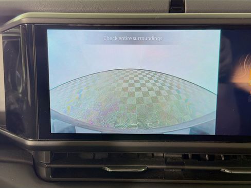 Used 2025 Jeep Wrangler Sahara image 16