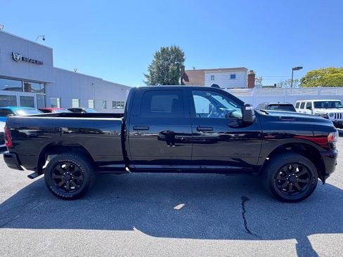 Used 2024 RAM 2500 Big Horn w/ Night Edition AWD/4WD image 9