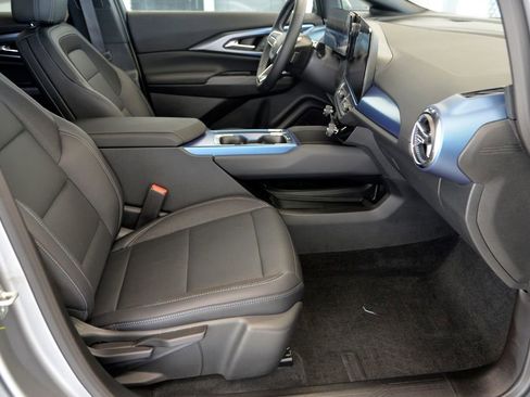 Used 2025 Chevrolet Equinox EV LT image 29