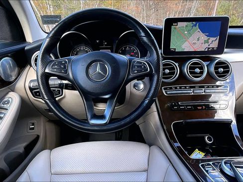 Used 2019 Mercedes-Benz GLC 300 4MATIC image 6