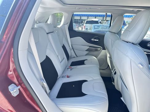 Used 2020 Jeep Cherokee Latitude Plus w/ Cold Weather Group image 16