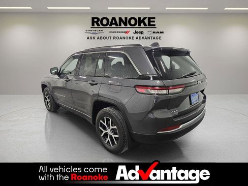 Used 2023 Jeep Grand Cherokee Limited image 3