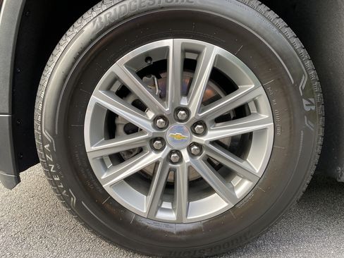 Used 2023 Chevrolet Traverse LT FWD image 43