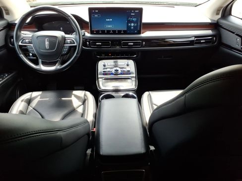 Used 2023 Lincoln Nautilus Reserve image 10