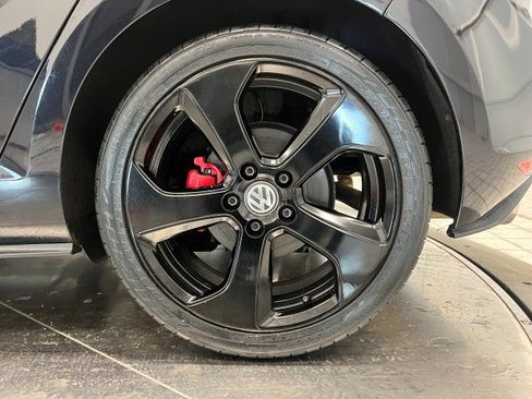 Used 2017 Volkswagen Golf S image 35