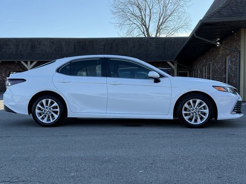 Used 2022 Toyota Camry LE image 7