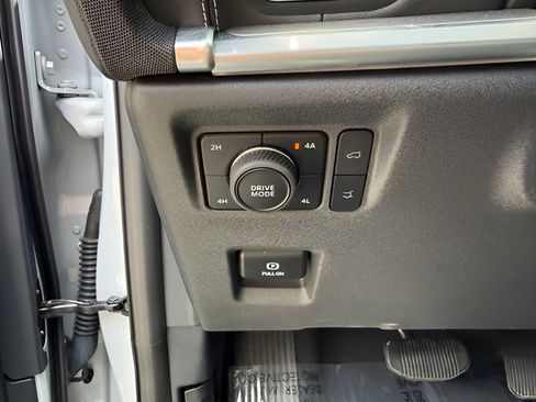 Used 2025 Ford Expedition Platinum AWD/4WD image 16
