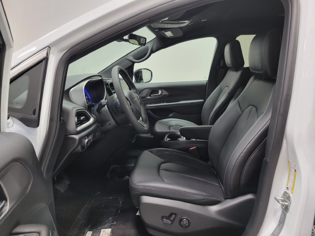 New 2027 Chrysler Pacifica Select AWD/4WD image 19