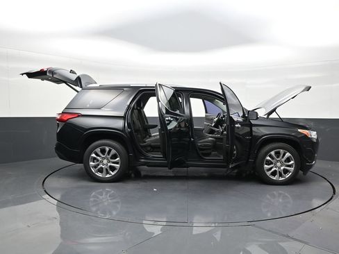 Used 2019 Chevrolet Traverse Premier FWD image 30