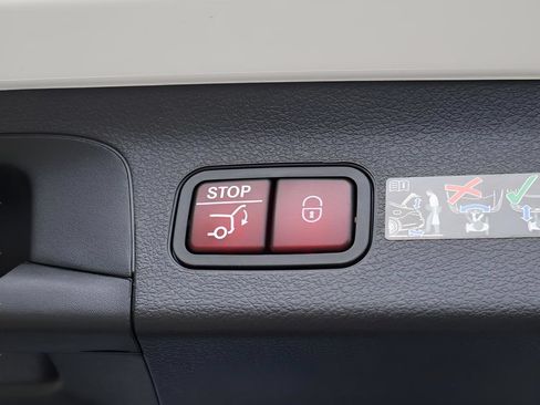 Used 2025 Mercedes-Benz GLS 450 4MATIC image 19