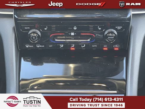 Used 2023 Jeep Grand Cherokee L Limited AWD/4WD image 13
