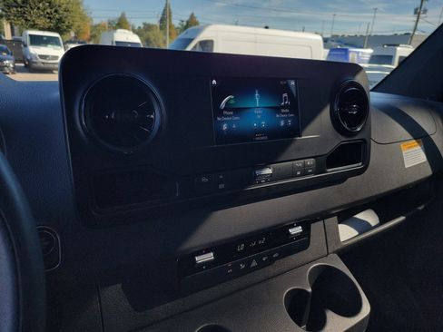 Used 2024 Mercedes-Benz Sprinter 2500 image 29