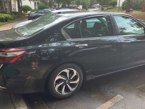 Used 2017 Honda Accord EX-L image 5