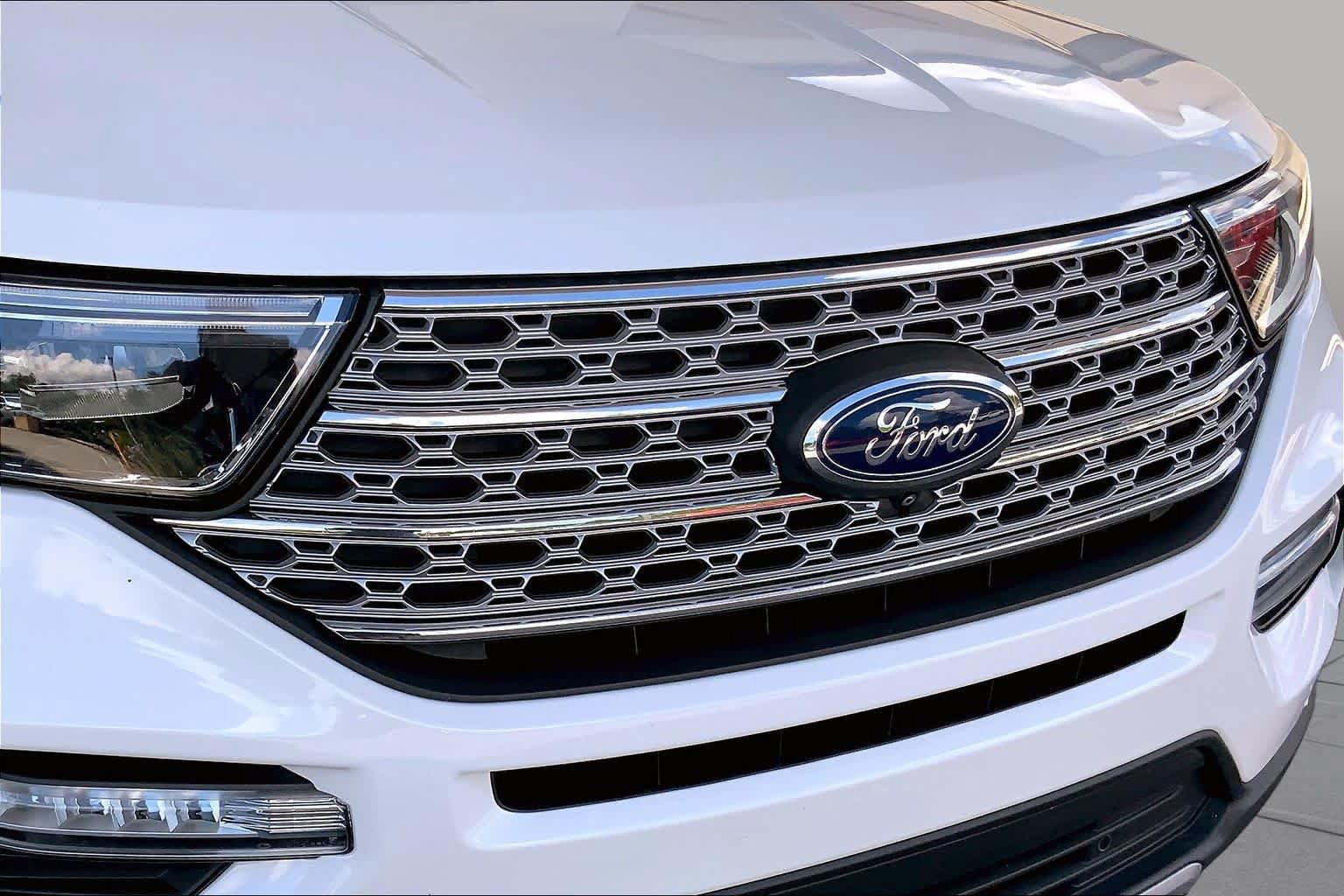 Used 2024 Ford Explorer Limited w/ Limited Technology Package RWD image 32