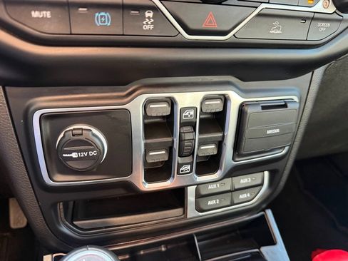 Used 2023 Jeep Wrangler Unlimited Sahara w/ Cold Weather Group AWD/4WD image 19