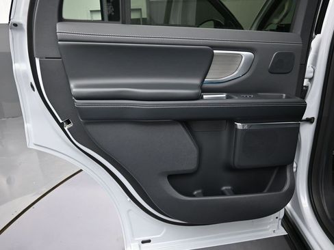 New 2025 Ford Expedition Platinum w/ Driver's Package image 26