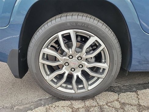 Used 2024 GMC Terrain Denali w/ Denali Premium Package image 6