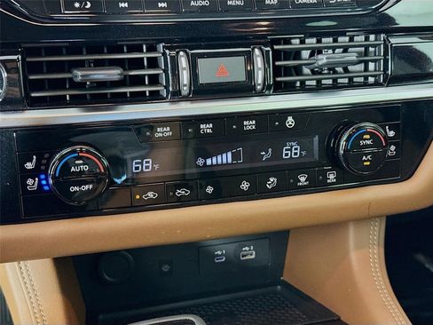 Certified 2023 Nissan Pathfinder Platinum AWD/4WD image 18