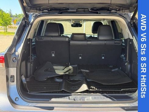Used 2021 Toyota Highlander XLE AWD/4WD image 9
