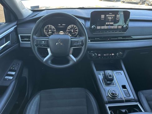 Used 2023 Mitsubishi Outlander SE image 8