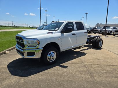 New 2024 RAM 3500 Tradesman w/ Chrome Appearance Group