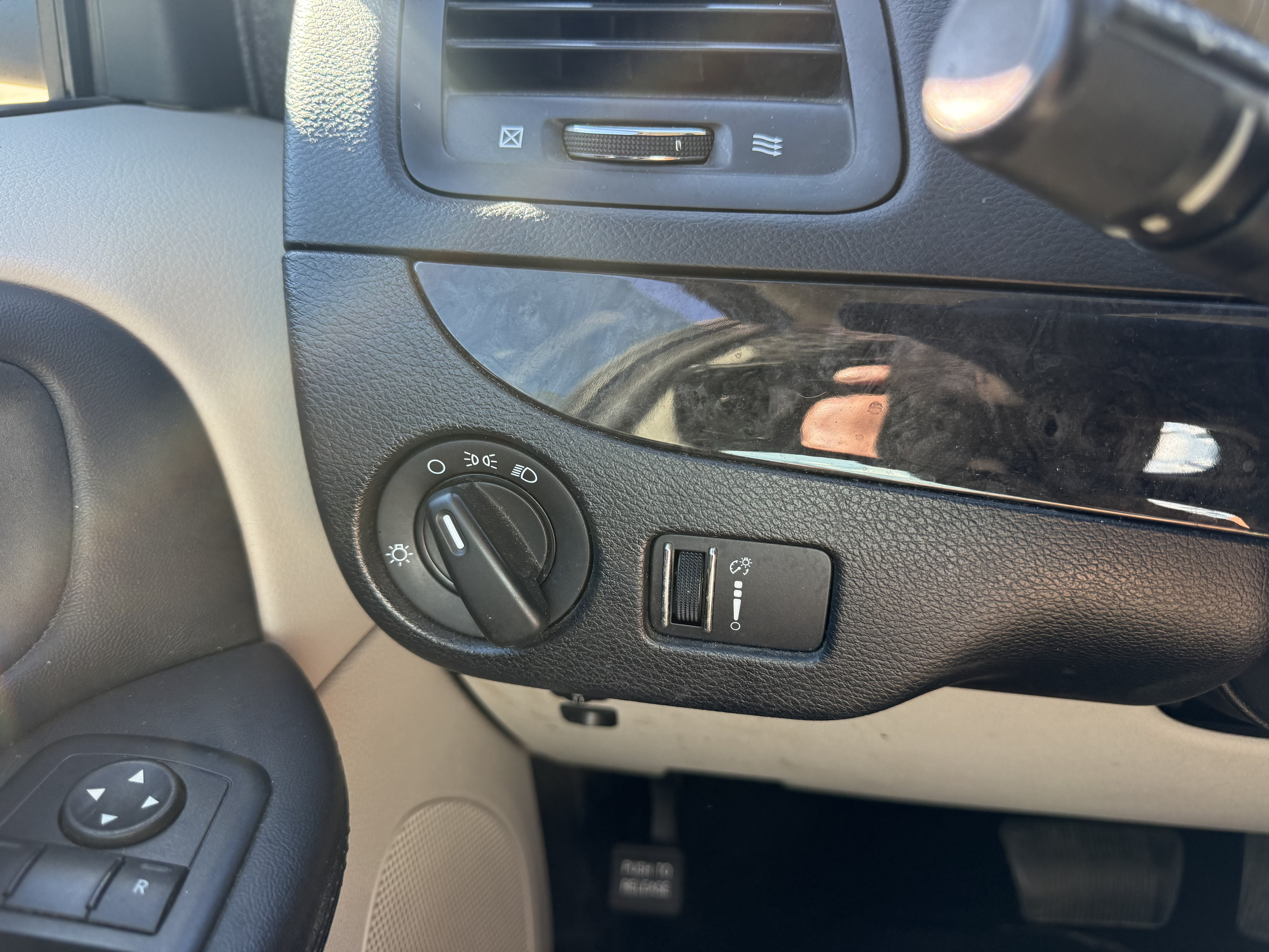 Used 2013 Dodge Grand Caravan SXT FWD image 21