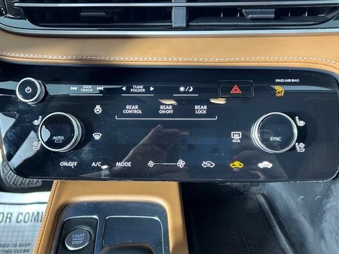 Used 2023 INFINITI QX60 Sensory w/ Vision Package AWD/4WD image 24