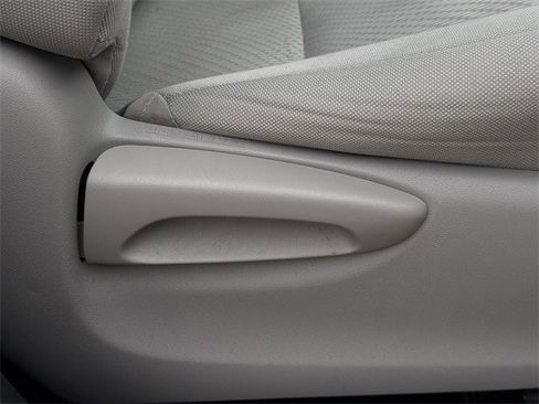 Used 2017 Toyota Highlander LE image 27