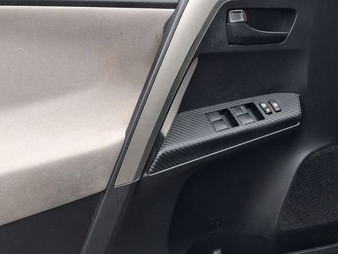 Used 2014 Toyota RAV4 LE AWD/4WD image 18