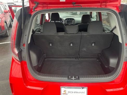 Used 2023 Kia Soul LX w/ LX Technology Package image 17