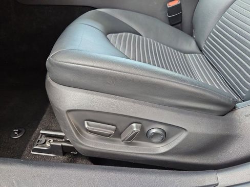 Used 2022 Toyota Camry SE image 14