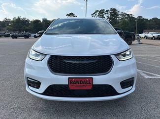 New 2026 Chrysler Pacifica Select video 2