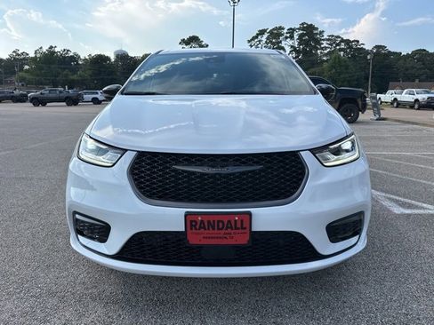 New 2026 Chrysler Pacifica Select image 2