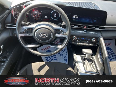 Used 2025 Hyundai Elantra SEL FWD image 14