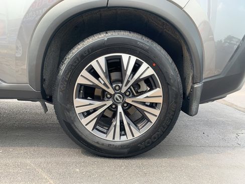 Used 2023 Nissan Rogue SV image 32