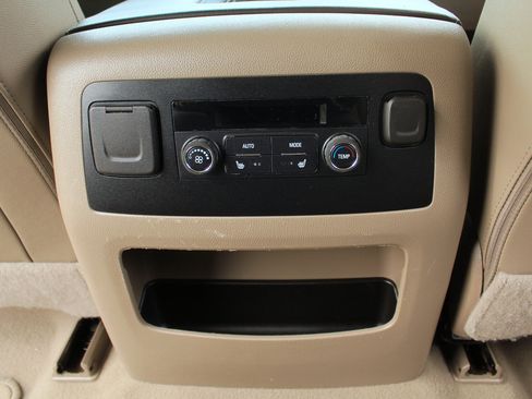 Used 2020 Chevrolet Suburban Premier image 31