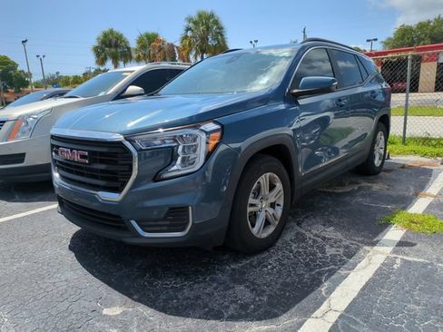 Used 2024 GMC Terrain SLE w/ Driver Convenience Package FWD image 3