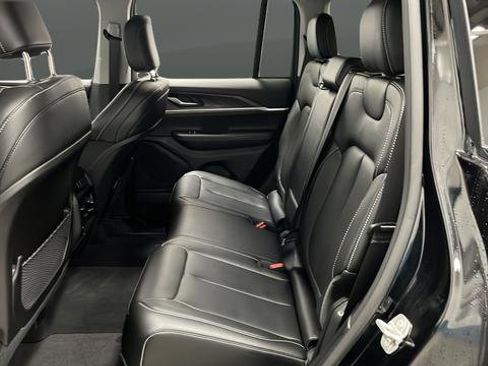 Used 2023 Jeep Grand Cherokee Limited w/ Black Appearance Package AWD/4WD image 21