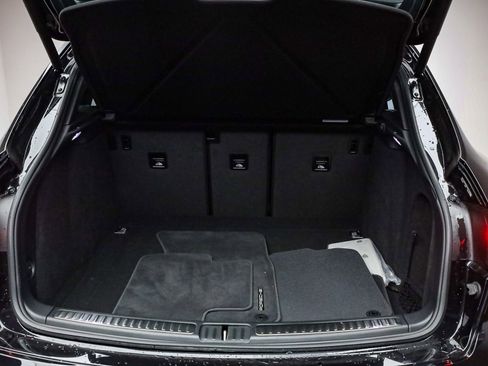 Used 2025 Porsche Macan image 31