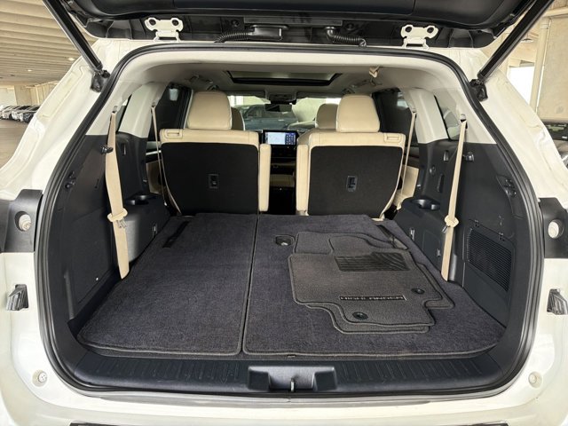 Used 2021 Toyota Highlander Platinum AWD/4WD image 23