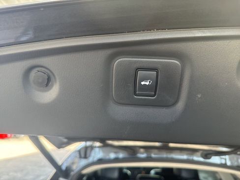 Used 2019 Nissan Pathfinder SL image 20