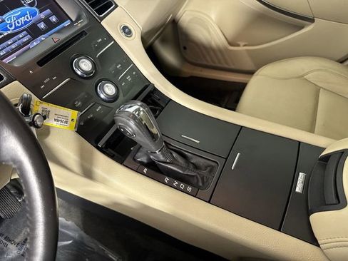 Used 2013 Ford Taurus SEL image 17